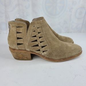 Vince Camuto Peera brown leather ankle boots w/cutouts size 8